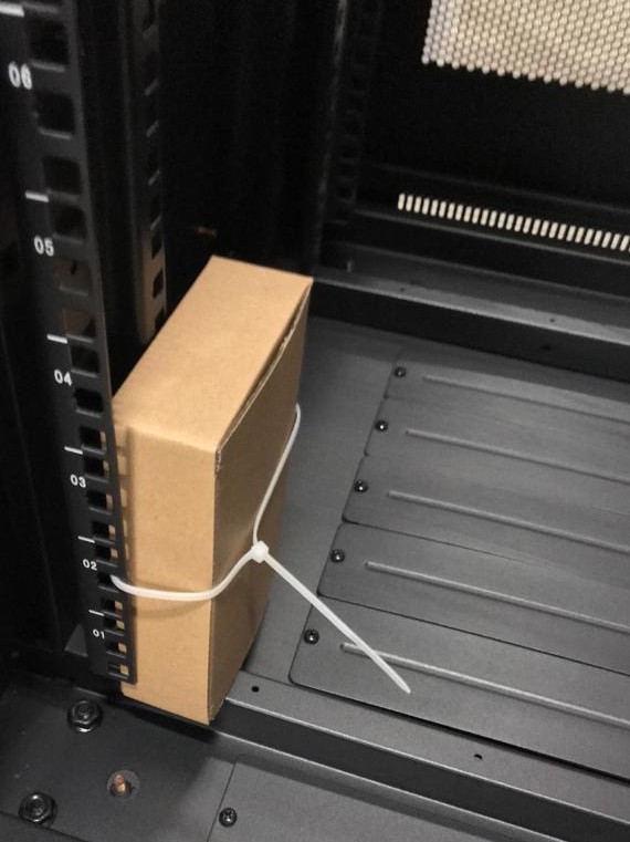 Serverskåpslåda